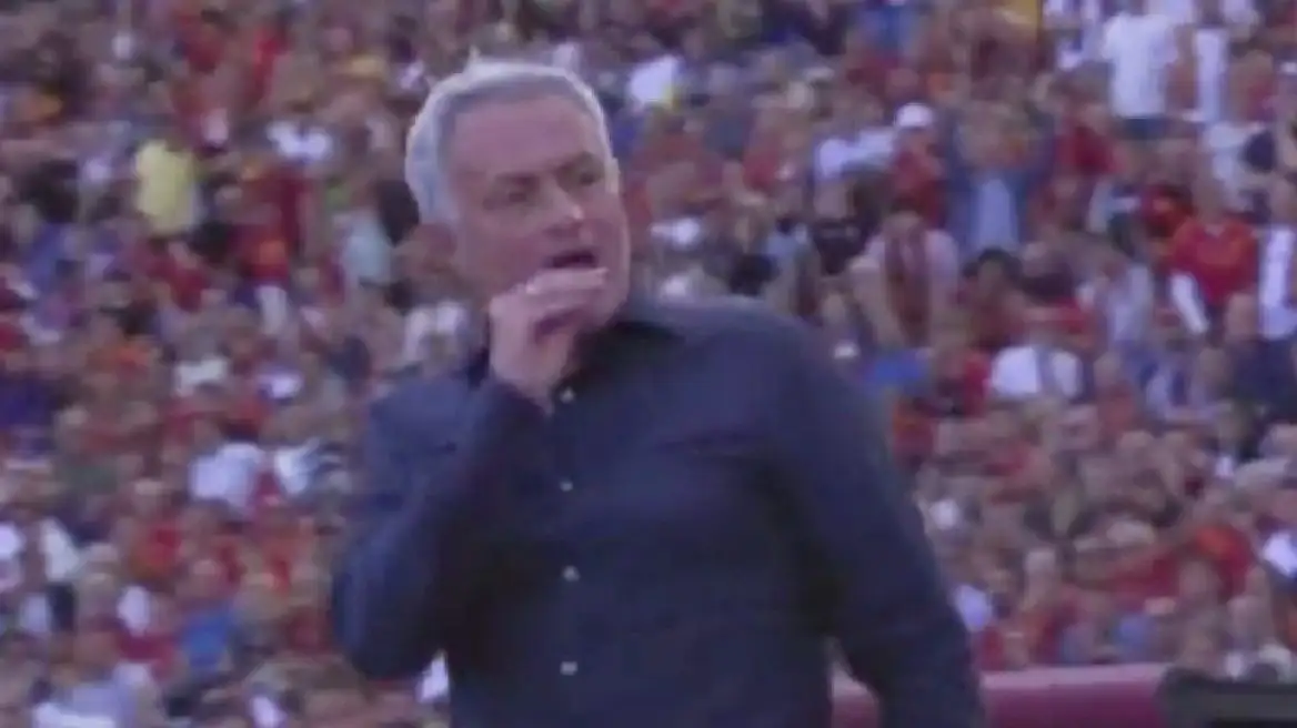 Jose Mourinho makes a gesture towards Rafaelle Palladino (credit: @Kier_Brook Twitter)